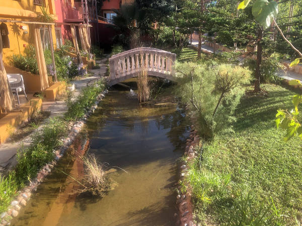 Orpheas-Ressort-Wasserlauf Orpheas-Ressort-Wasserlauf