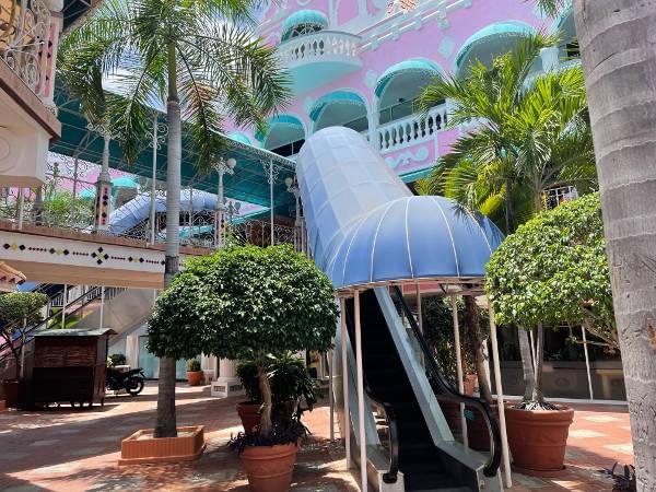 Oranjestad - Innenhof einer Mall (© Frank Stein) Oranjestad - Innenhof einer Mall