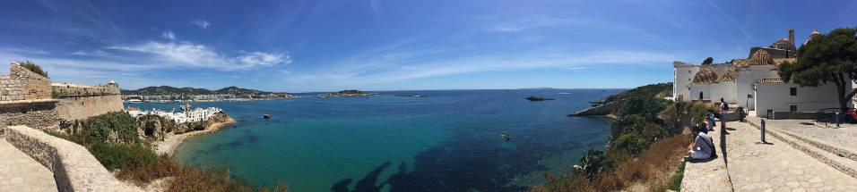 Ein Panoramablick auf Ibiza-Stadt. Panorama Ibiza