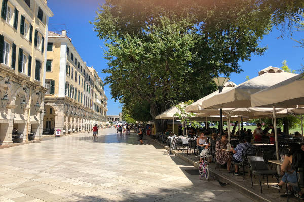 Kérkira Esplanade (© Frank Stein) Kérkira Esplanade