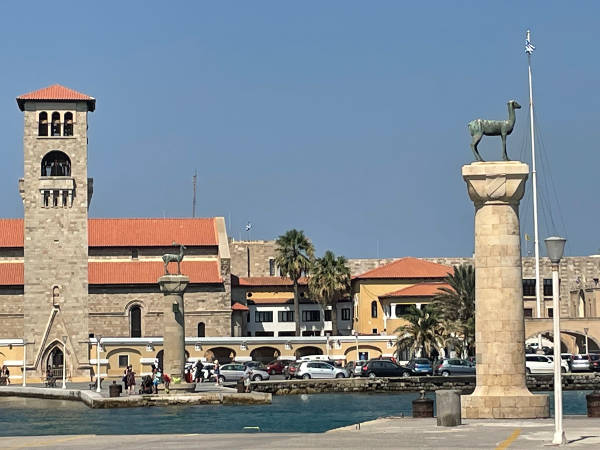 Hafeneinfahrt von Rhodos (© Frank Stein) Hafeneinfahrt von Rhodos